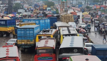 ঈদযাত্রায় আশুলিয়ার আবদুল্লাহপুর-বাইপাইল সড়কে ভোগান্তি